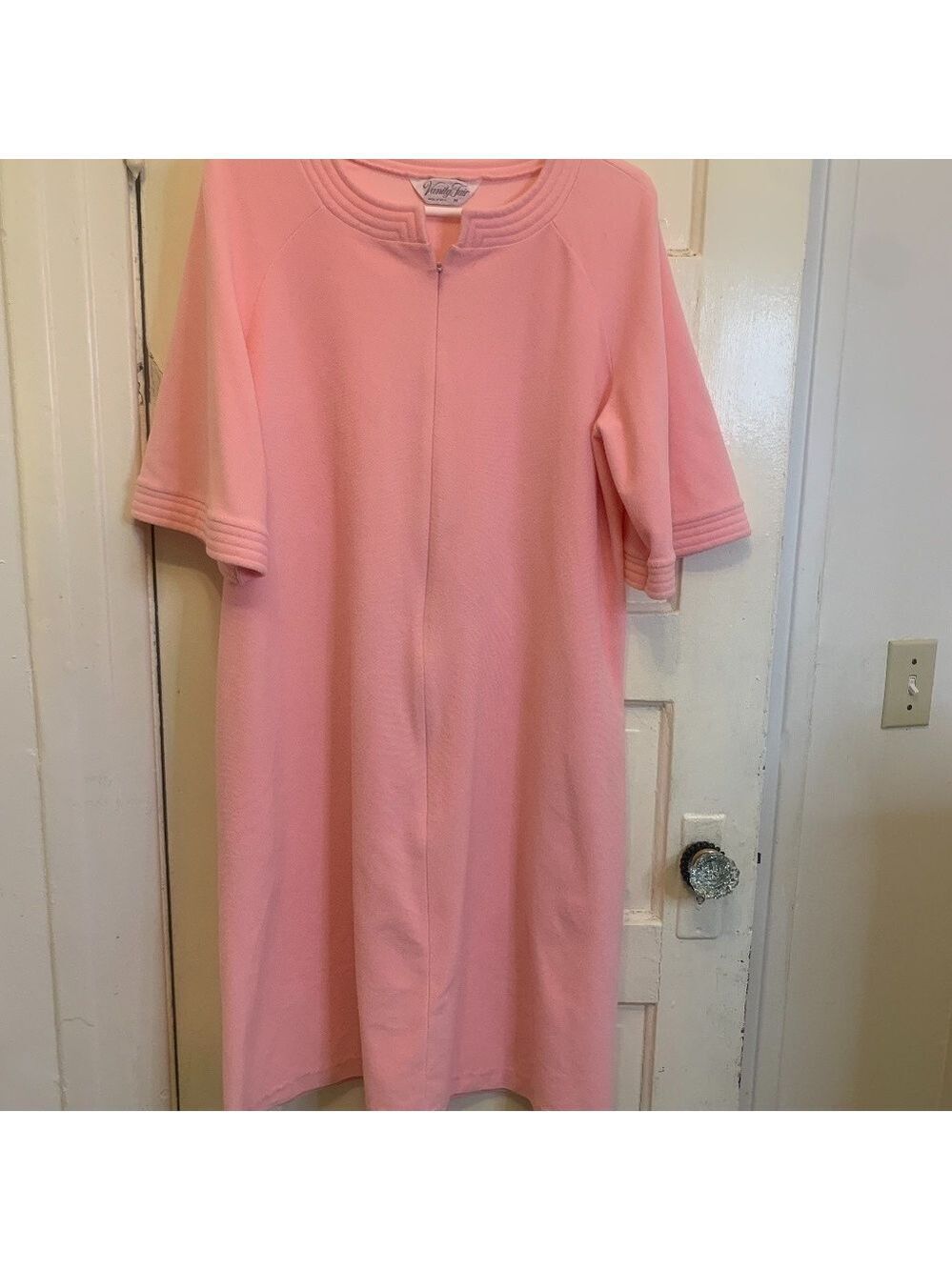 Vanity Fair Vintage Women House Coat Lounge Pink Sz Medium.
